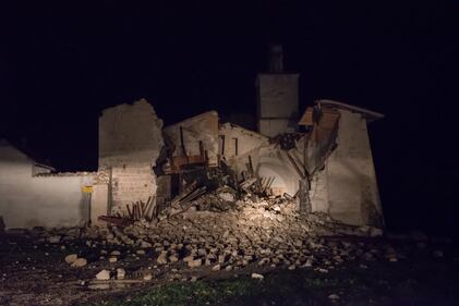 Trema il Centro Italia, notte di paura 12