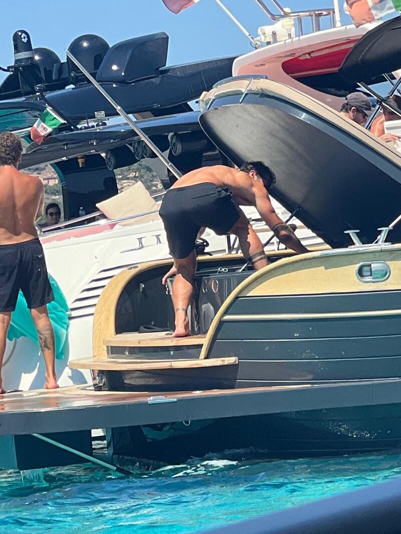 Stefano De Martino, vacanze in Corsica 6