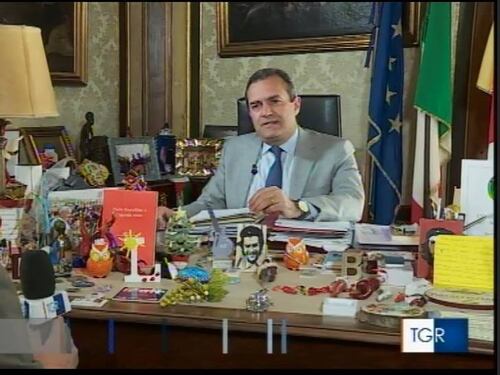 L'ultima follia di De Magistris: "Napoli avrà una moneta indipendente"