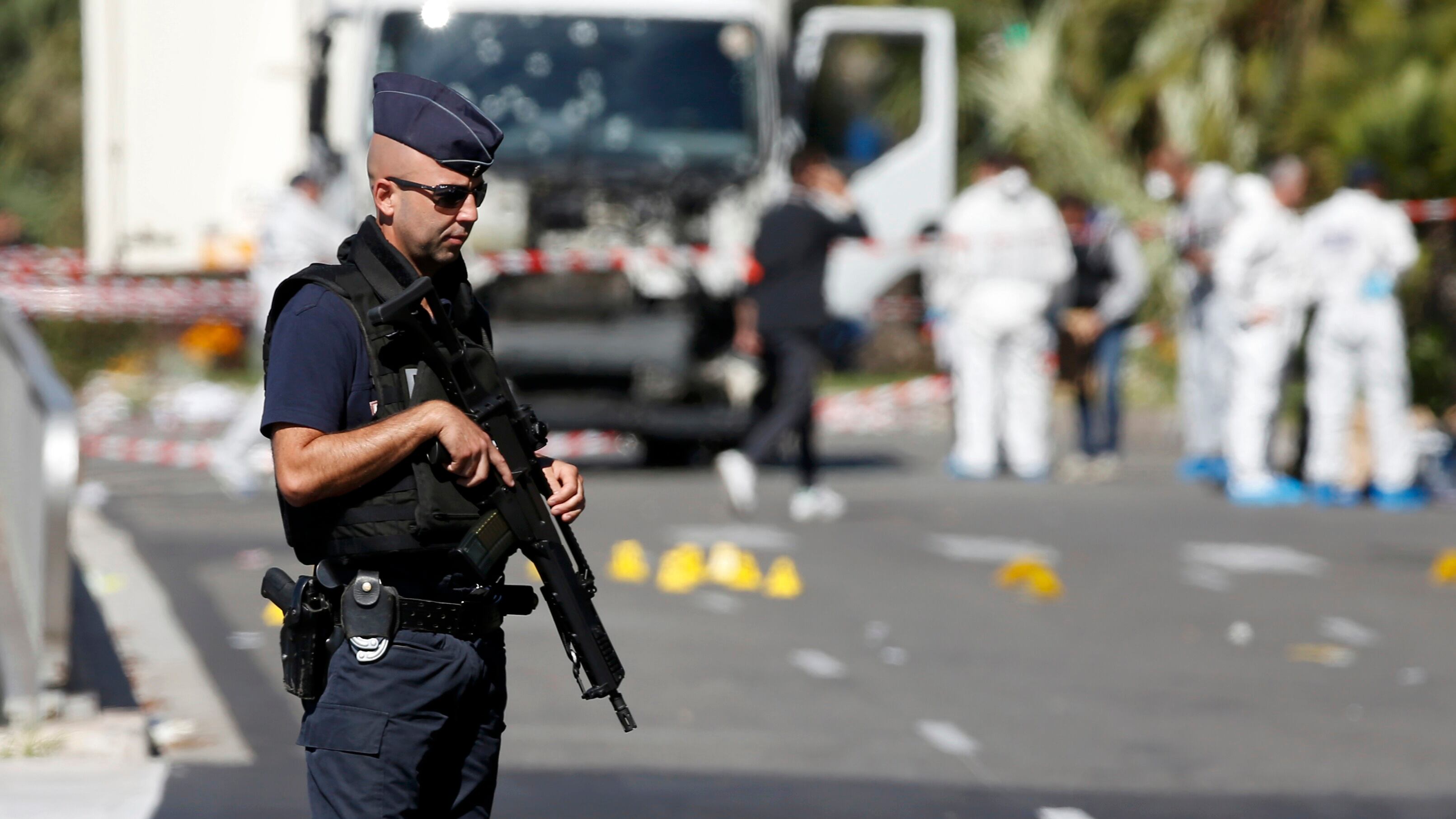 Nizza, il premier Valls: "Killer legato a islam radicale"