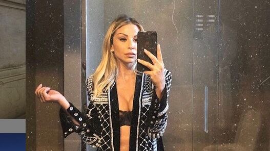 Sabrina Ghio criticata per l’ombelico: "Non vado sotto i ferri per una stupidaggine"