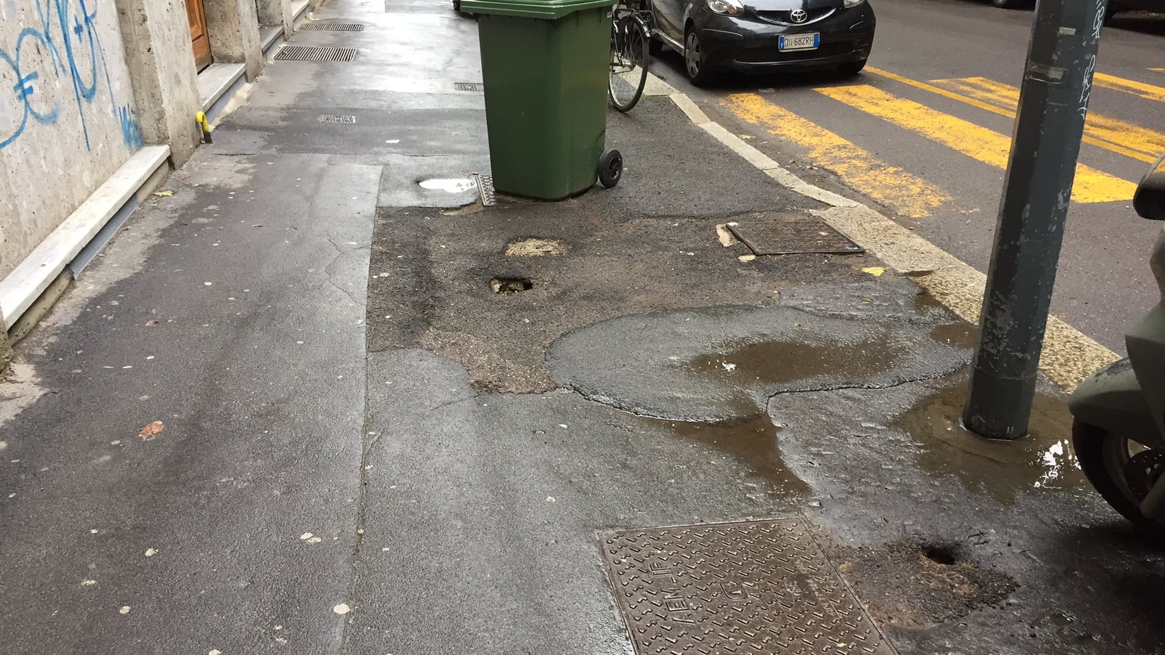 Maxi-buche a Napoli: attivate otto squadre di vigili