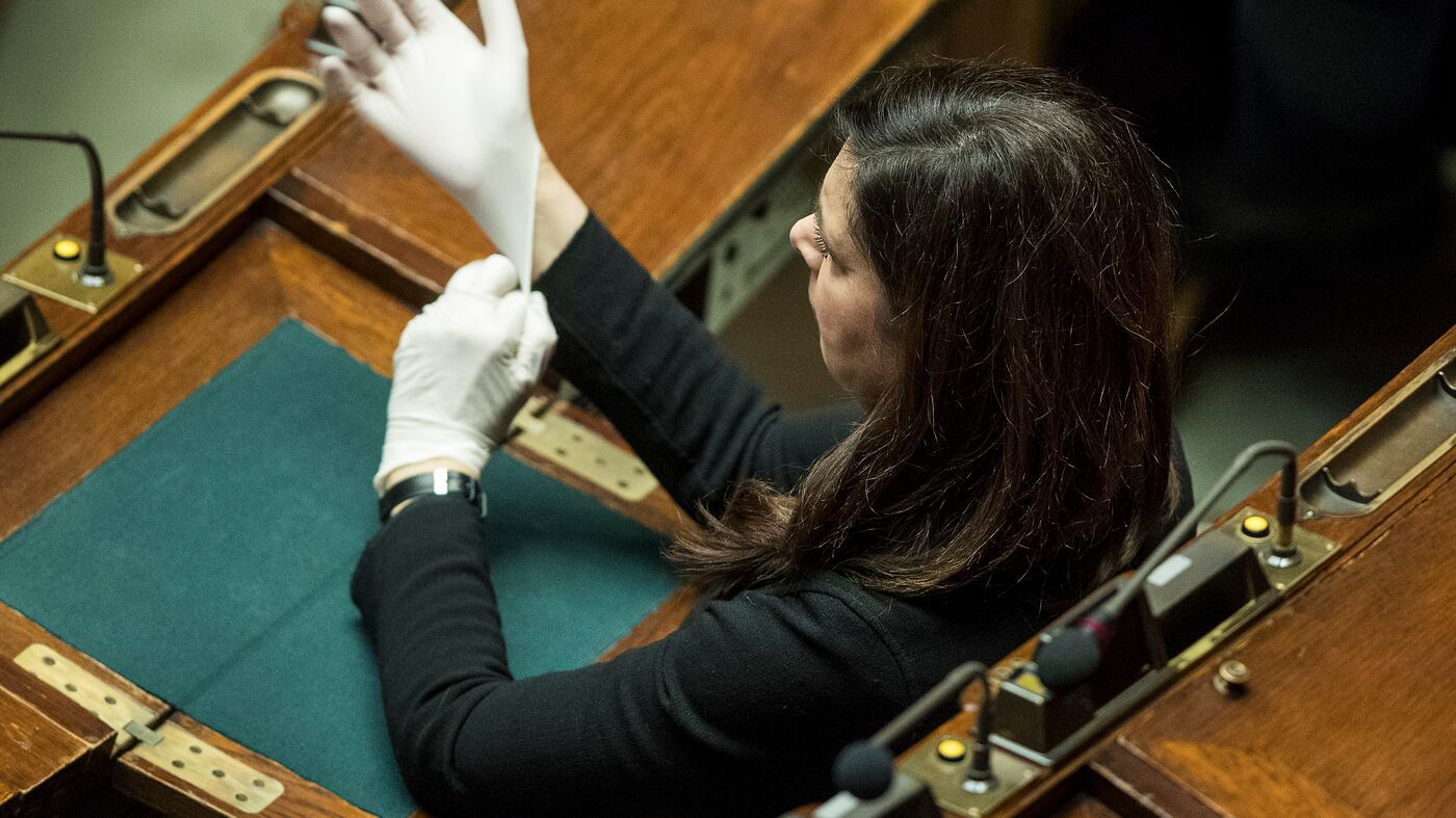 "Ritardi col Caf", "Ci metti 10 mesi?": ora è rissa tra la Lucarelli e la Boldrini