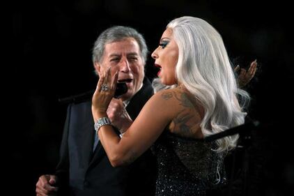 Lady Gaga senza trucco e in reggiseno su Instagram 20