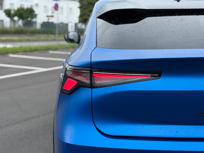 Renault Rafale plug-in: guarda la gallery del suv da 300 CV 7