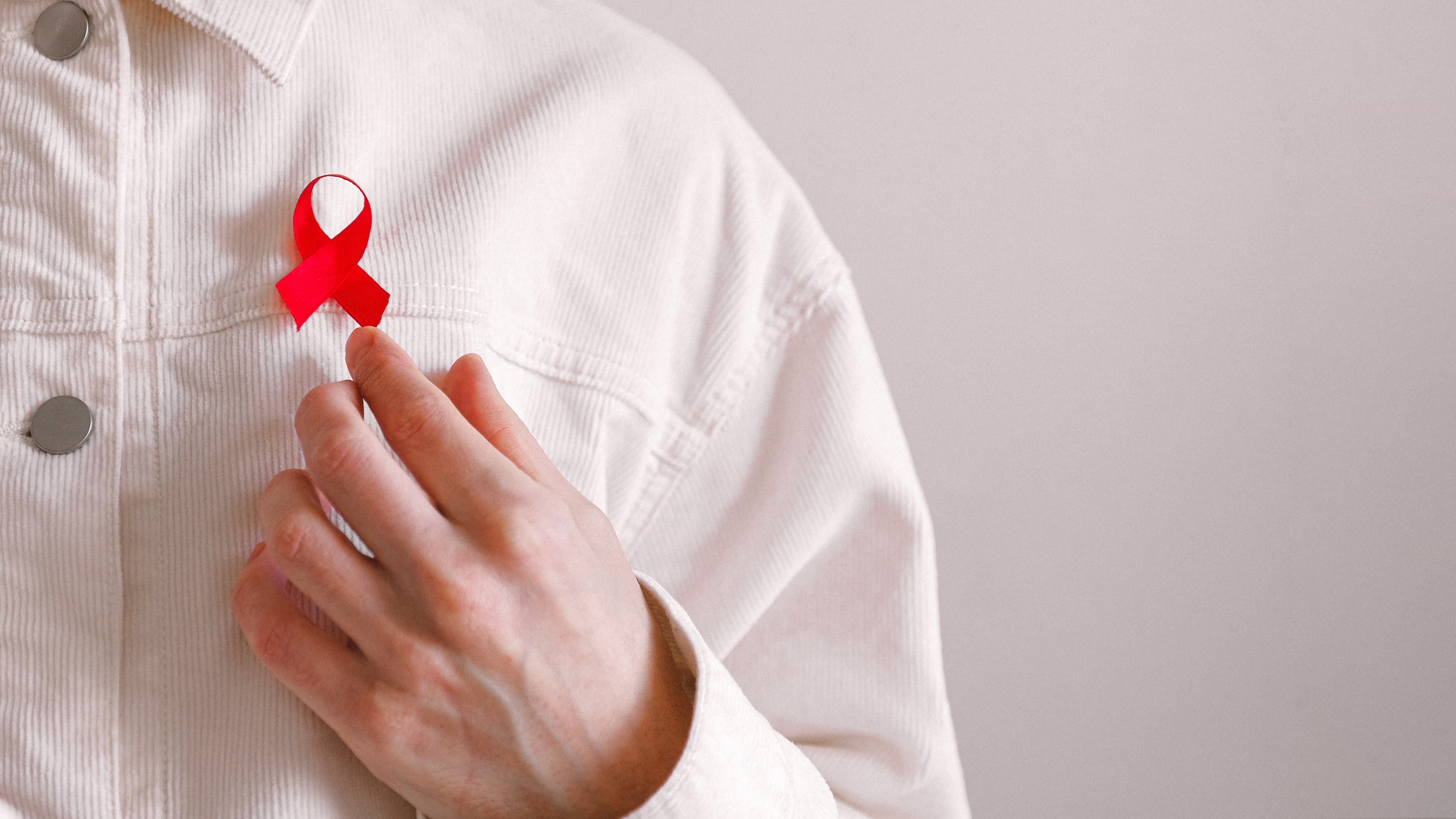 L'epidemia silenziosa: "Ogni giorno in Italia 5 persone contraggono l'Hiv"