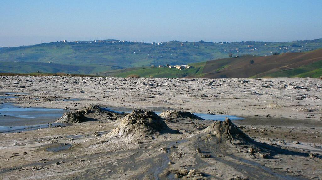 Maccalube di Aragona, il padre dei bimbi: "Non sono riuscito a salvarli"