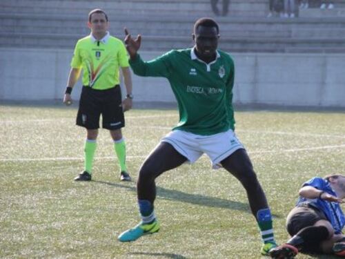 Bologna, saluto fascista e insulti contro un calciatore di colore