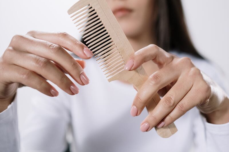 Caduta dei capelli e carenza di vitamine. La soluzione che può risolvere il problema.