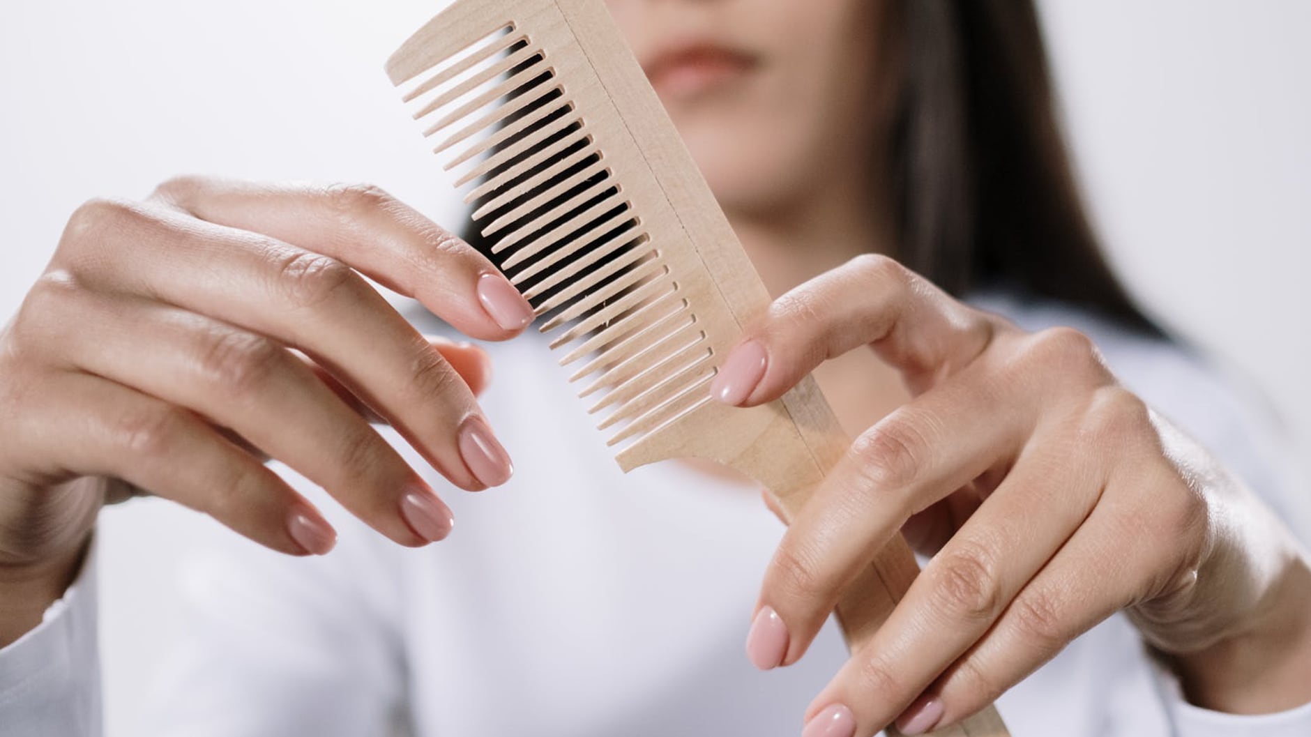 Caduta dei capelli e carenza di vitamine. La soluzione che può risolvere il problema.