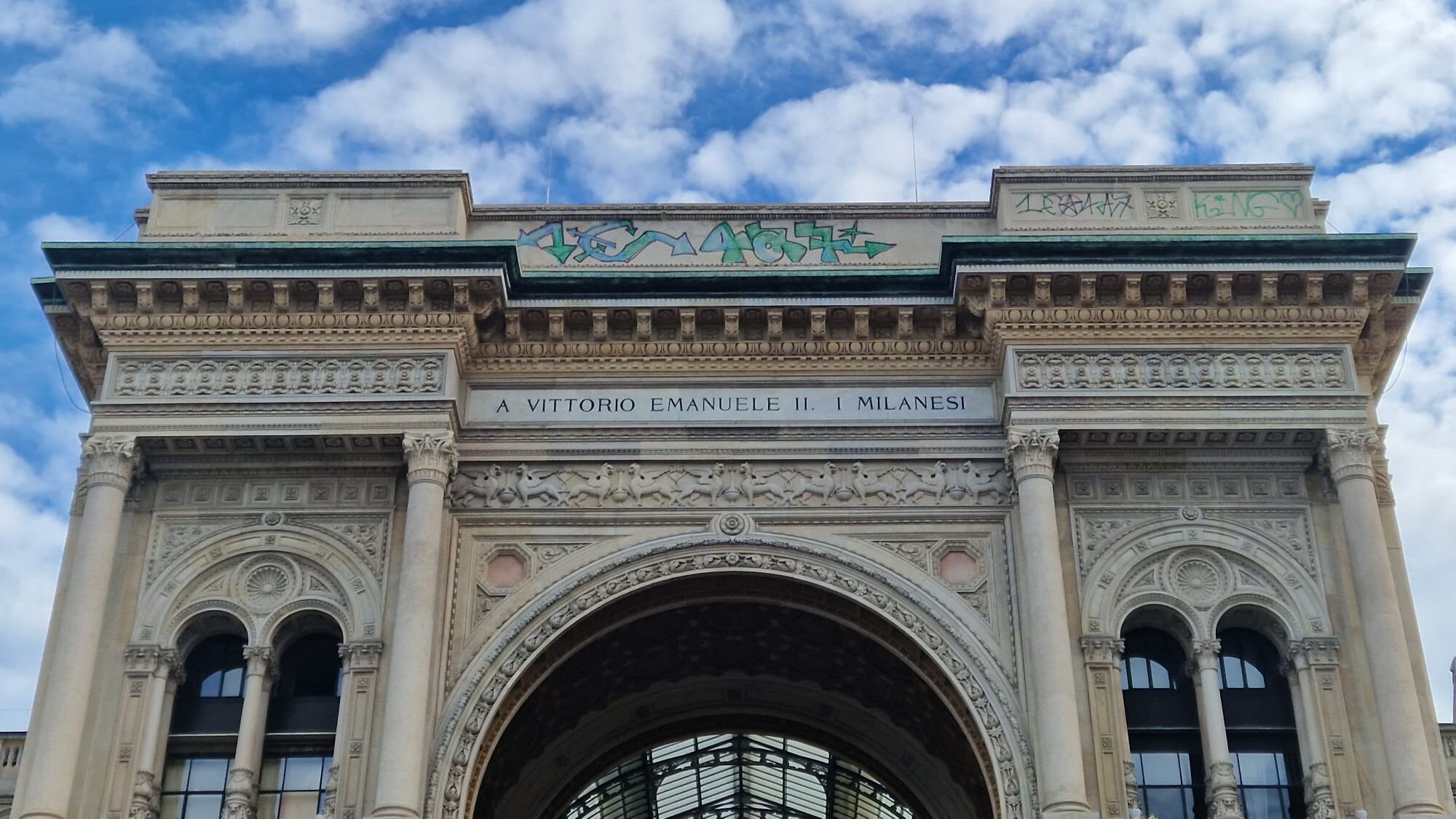 "Punito con pene esemplari". Sangiuliano sullo sfregio di Galleria Vittorio Emanuele II