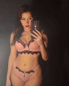 Valentina Nappi invita i fan a coccolarla 4