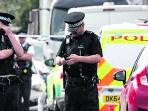 Rivolte incendiarie fino a Londra, il killer ha un nome