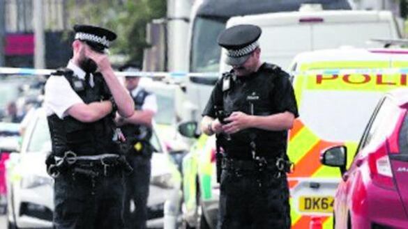Rivolte incendiarie fino a Londra, il killer ha un nome