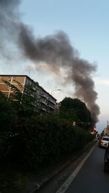 Milano, un bus in fiamme in via Rombon 10