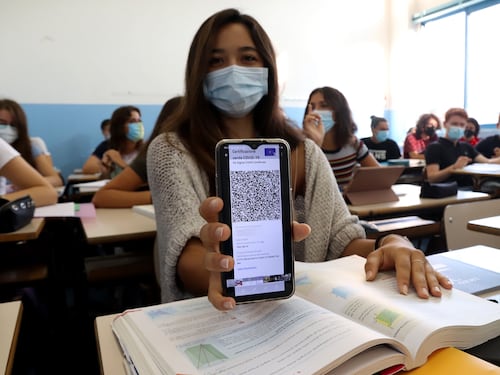 Passaporto verde dall'11 ottobre. Multa di mille euro per gli irregolari