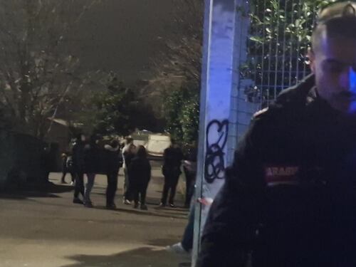 Gli spari nel campo rom, poi i feriti scaricati davanti all'ospedale. Notte di sangue a Milano