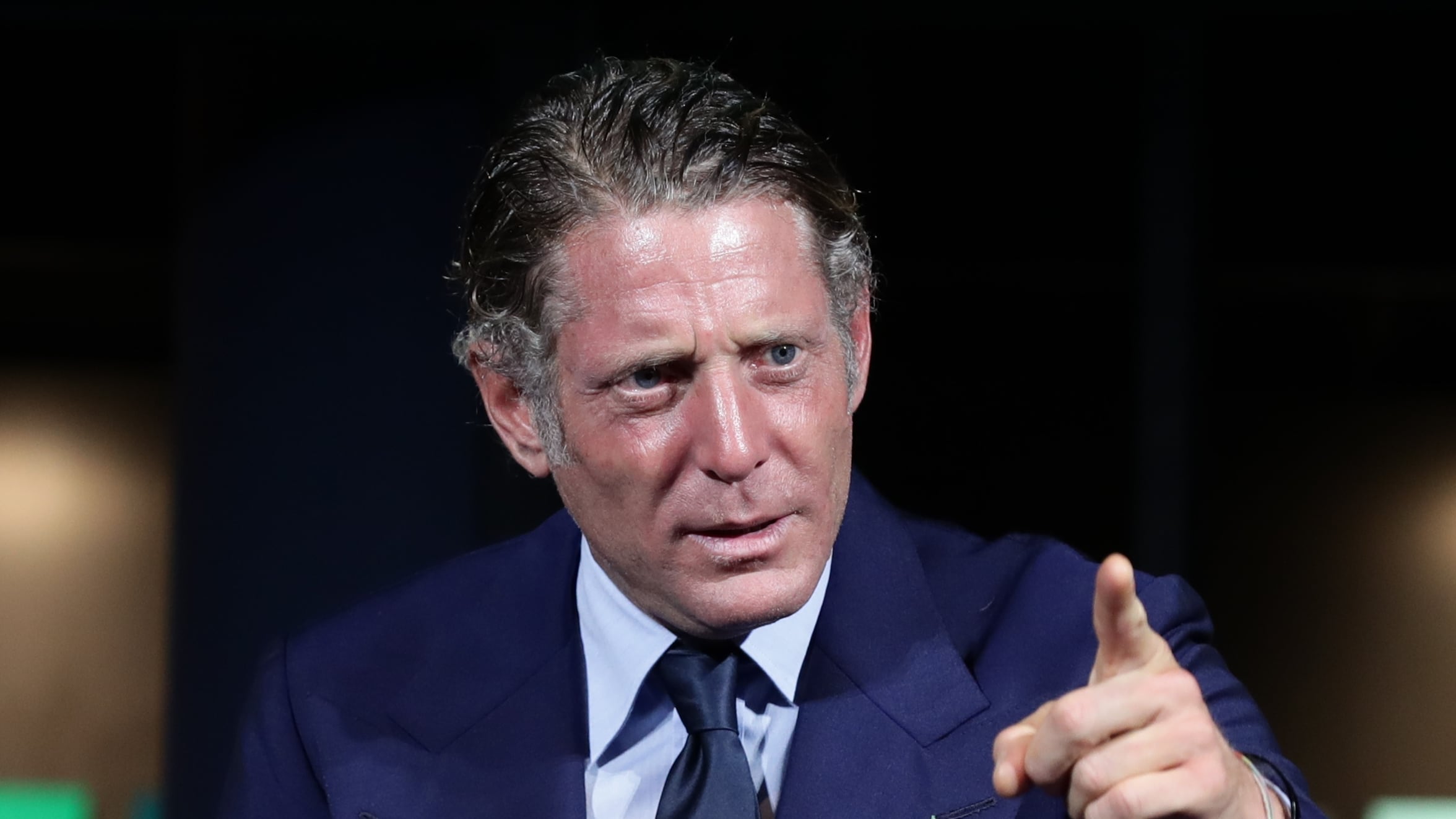 E le cessioni di quote ai nipoti "paiono atti simulati"