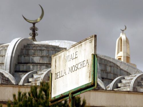 Tutto l’Islam fatwa per fatwa: vietato gridare gol, il rock e fare sesso nudi