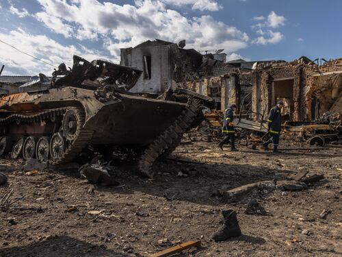 Popasna, bombe ogni minuto. "Da qui prendono il Donbass"