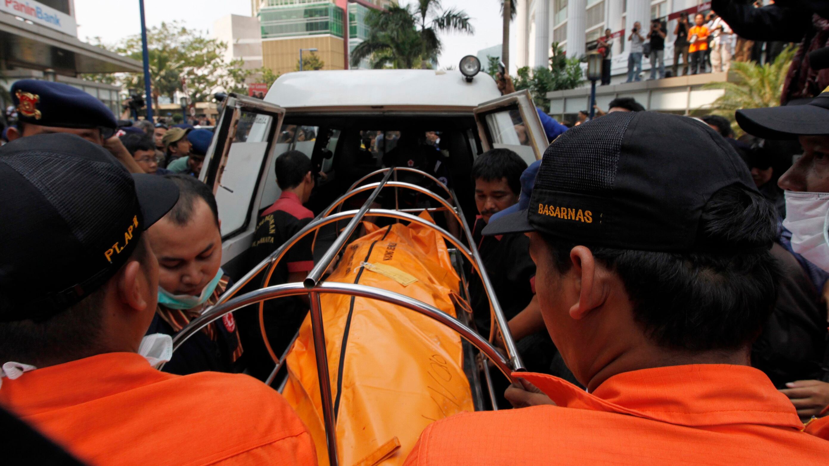 Giacarta, kamikaze negli hotel: 9 morti, 54 feriti