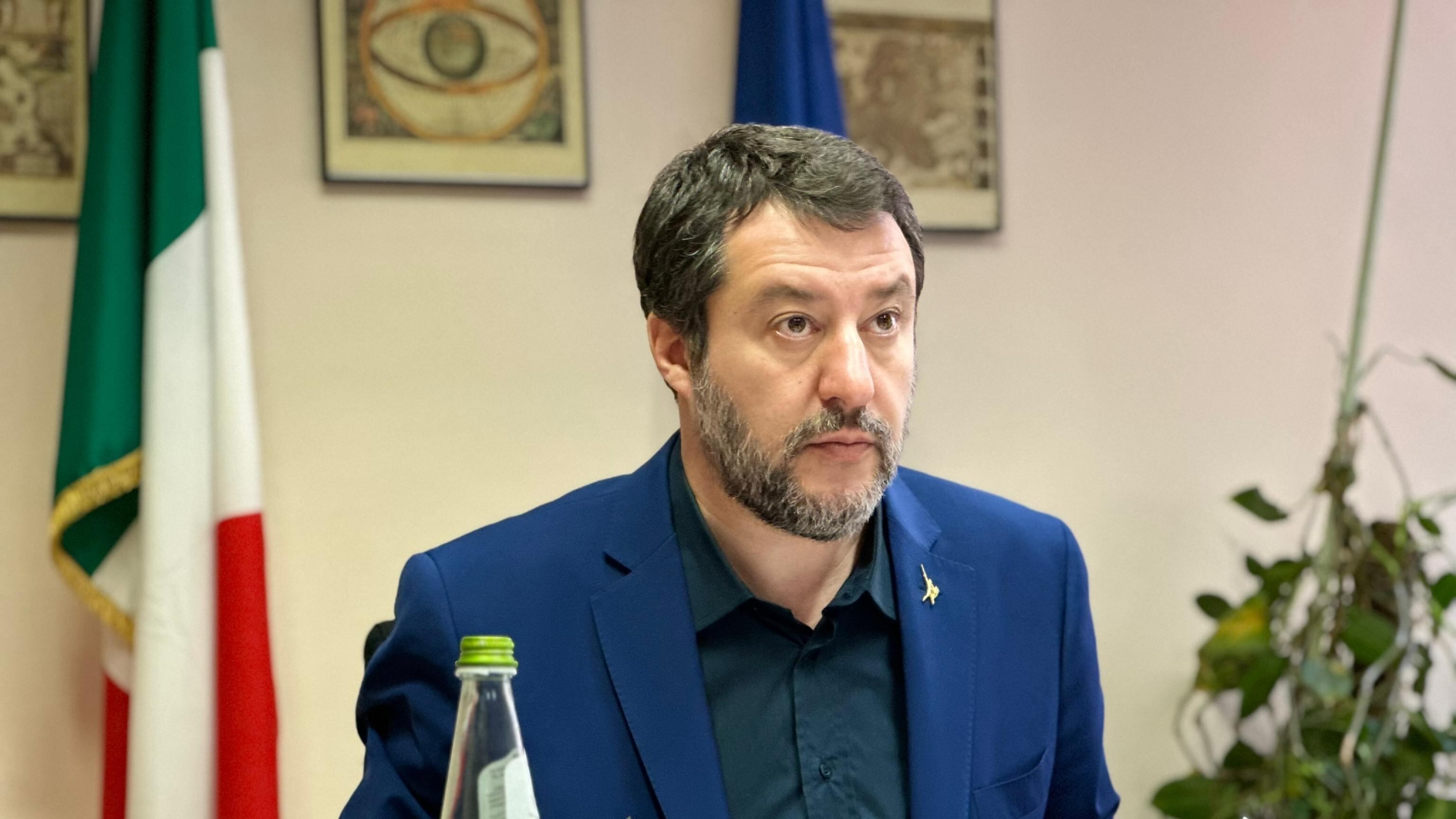 "Ritirare la patente a vita". Ecco cosa vuole fare Salvini