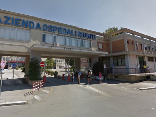 Foggia, violenza in ospedale: figli paziente aggrediscono sanitario