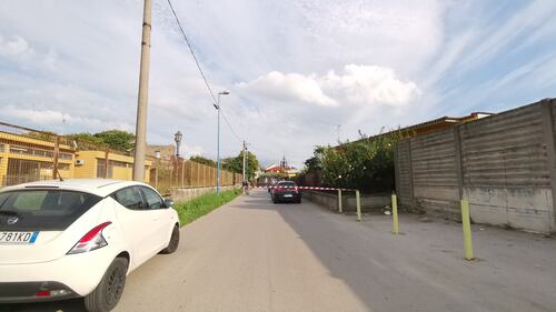 Coppia trovata morta nel Napoletano: i carabinieri sul posto 2