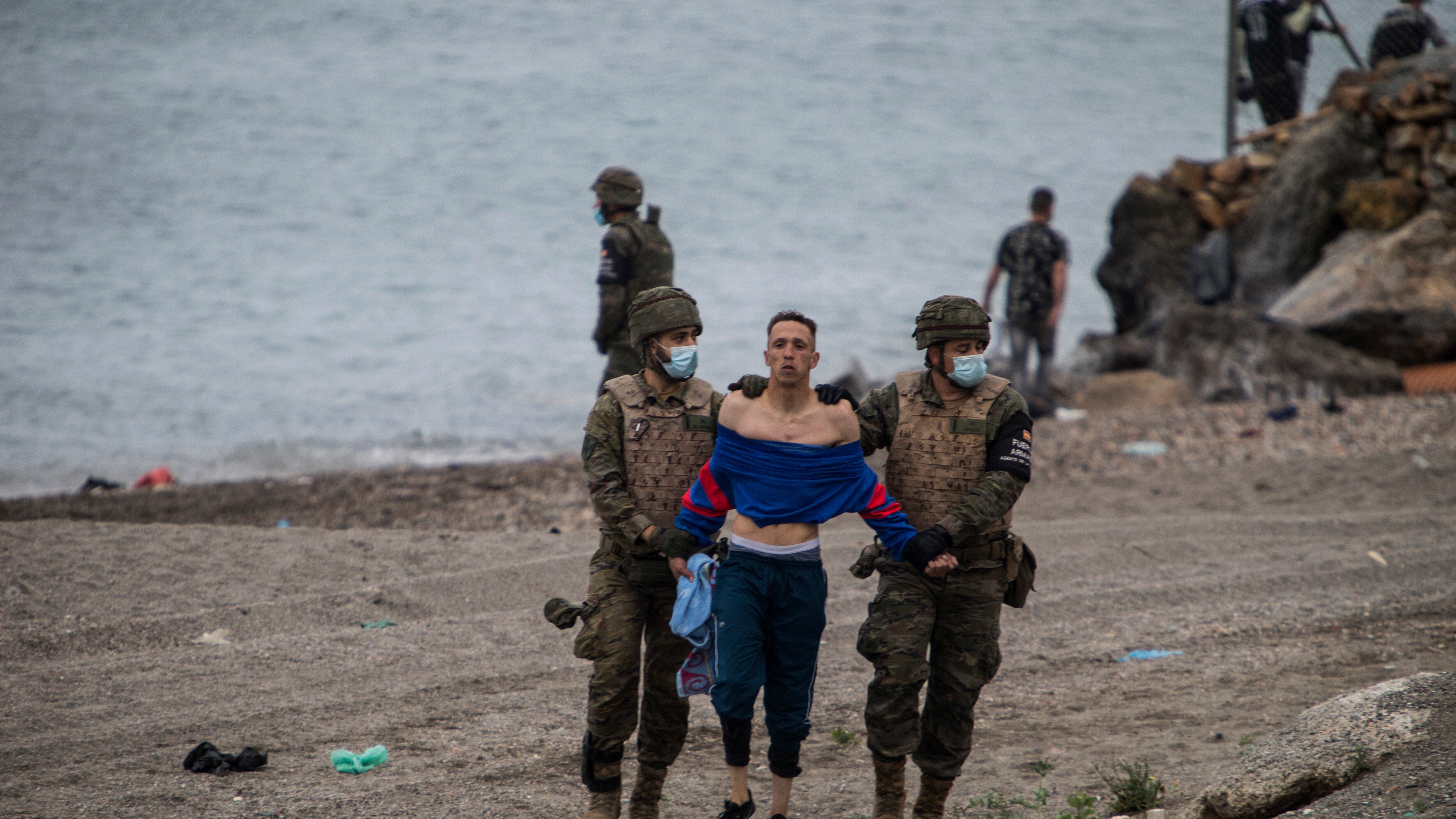 Caos migranti, governo in allerta. "65mila arrivi". In 414 su Sea Eye