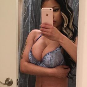 "Mutandine? E chi le porta". Foto di Nicky Minaj fa impazzire i fan 3