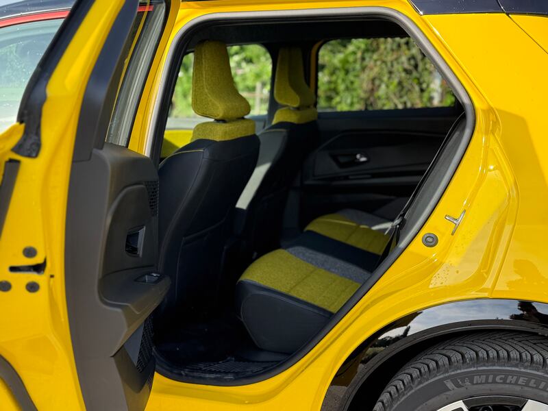 Renault 5 E-Tech: guarda la gallery della nuova elettrica dal design iconico 12