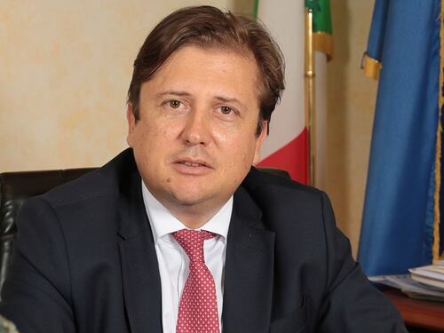 Hiv, arriva la proposta del M5S: "Preservativi gratis a scuola contro Aids"