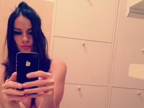 Instagram e Twitter, tra le vip spopola il "selfie" nudo