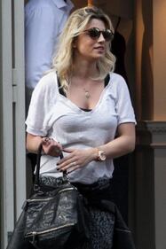 Emma Marrone, sexy sul palco e nella vita privata 34