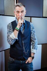 Gabriele Corsi nello studio di "Deal With it - Stai al gioco” 6