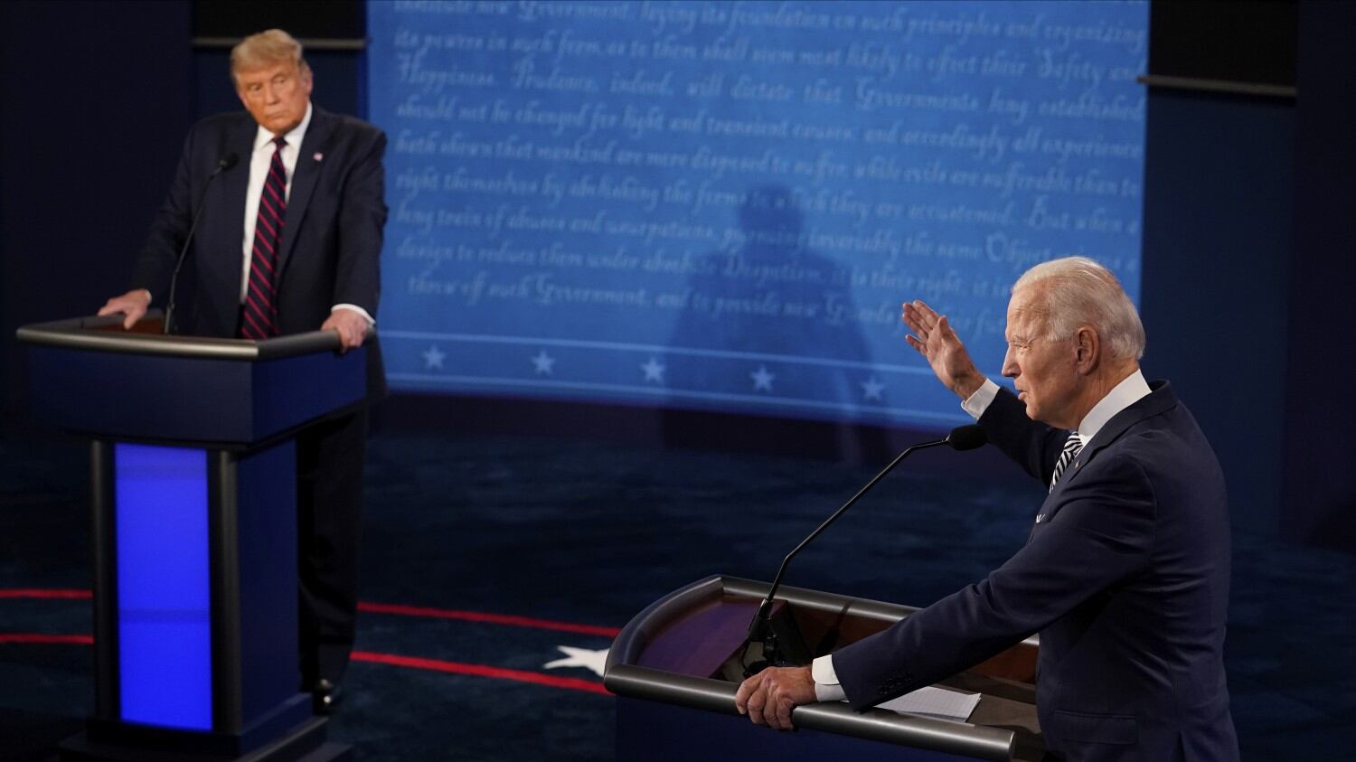 Fra Trump e Biden insulti e minacce: "Peggior dibattito della storia Usa". Ora nuove regole per le sfide in tv