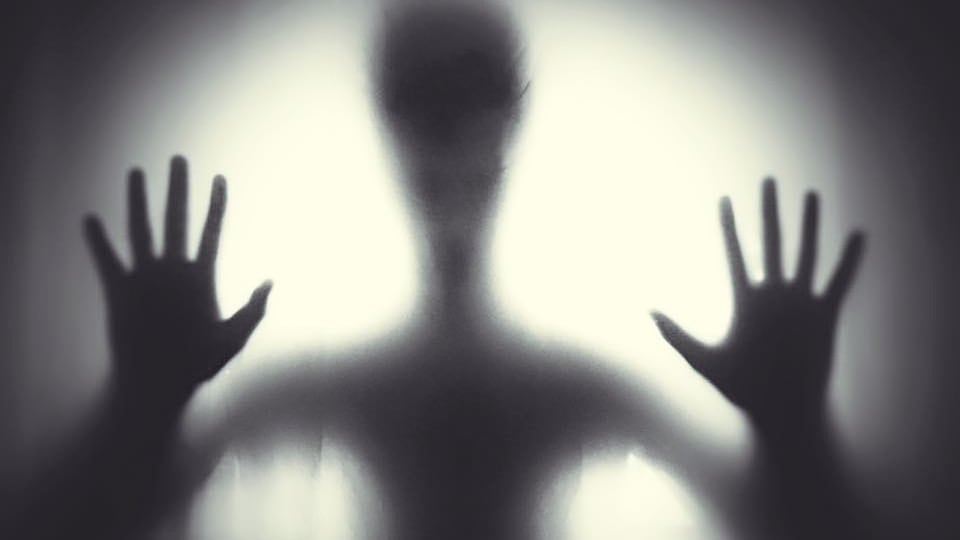 Vedete fantasmi o ombre di notte? Lo studio: ecco perché vi succede