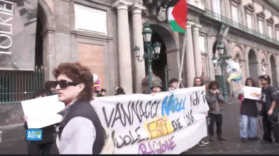 Tensioni a Napoli per la presenza di Vannacci: gli antagonisti tentano di bloccare l'evento