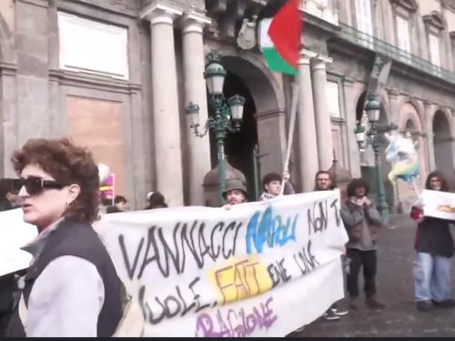 Tensioni a Napoli per la presenza di Vannacci: gli antagonisti tentano di bloccare l'evento