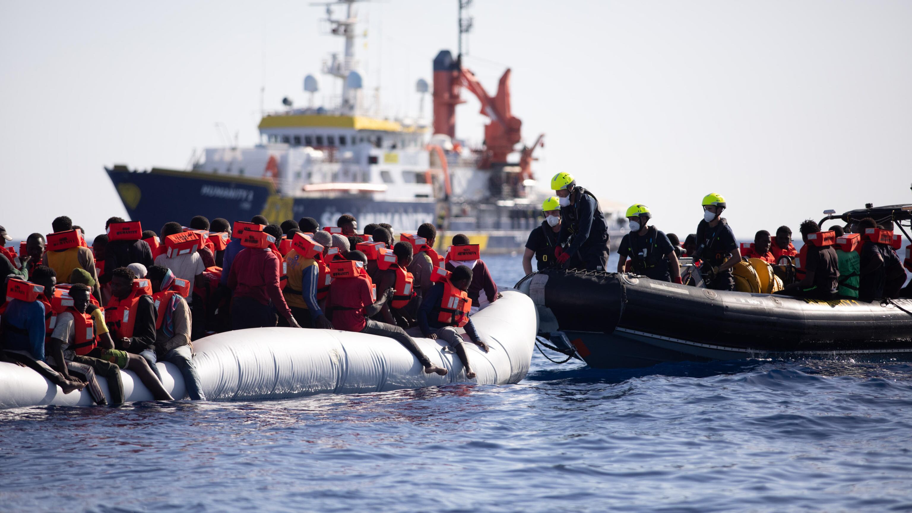 "Da inizio anno 308mila irregolari nell'Ue". L'allarme sui migranti