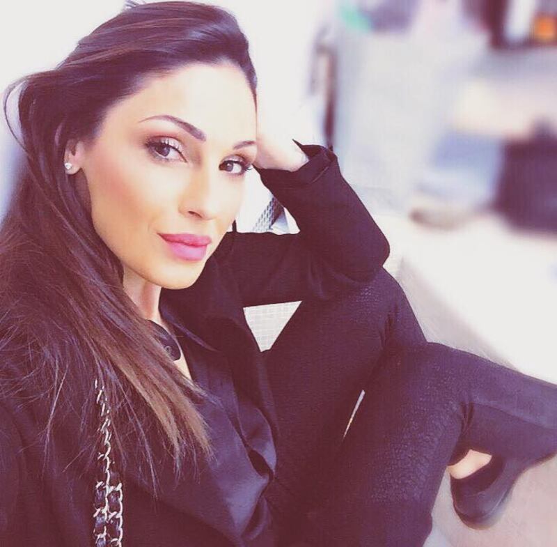 Anna Tatangelo, sexy sui social: foto 6
