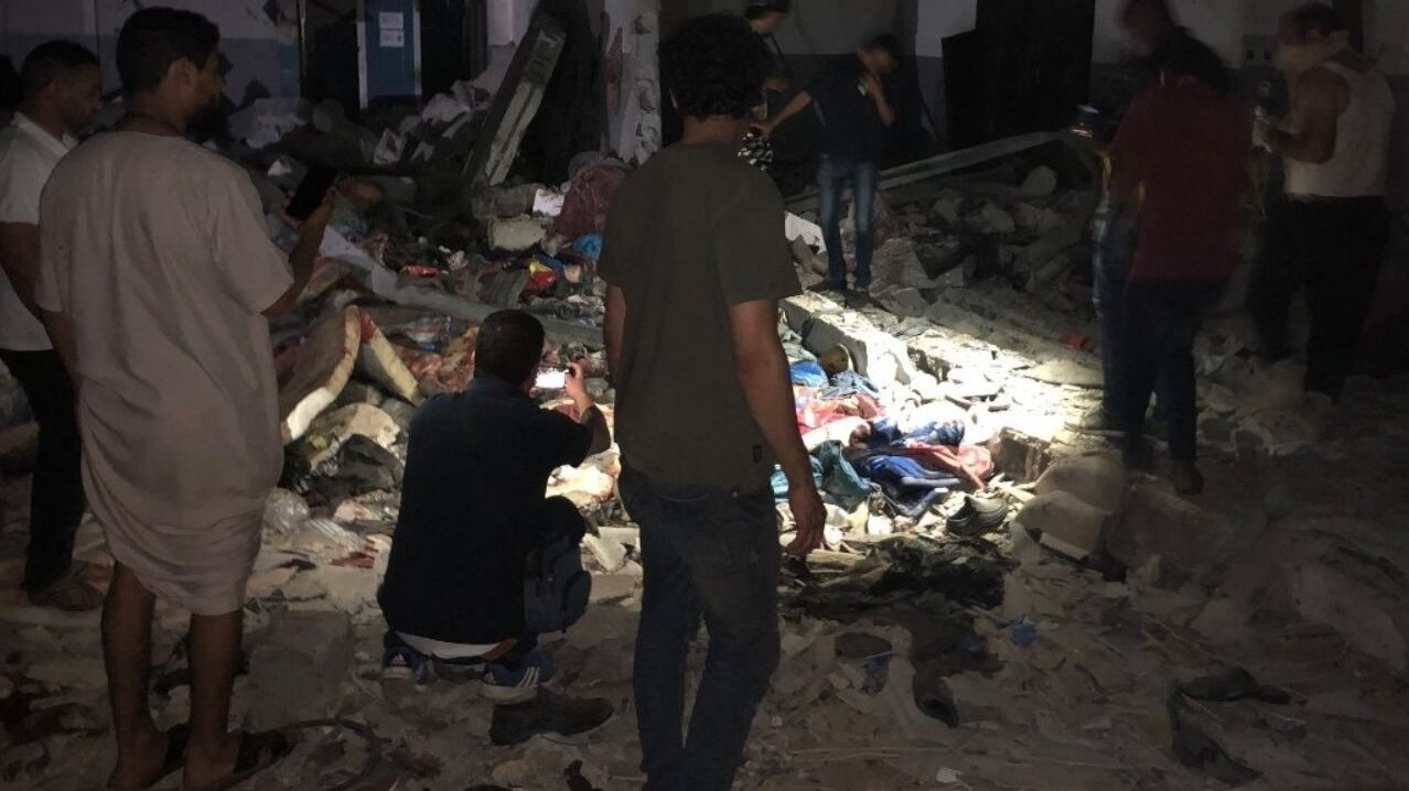 Libia, bombardato centro detenzione per migranti