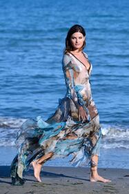 Isabeli Fontana hot, incanta Venezia nella laguna 14
