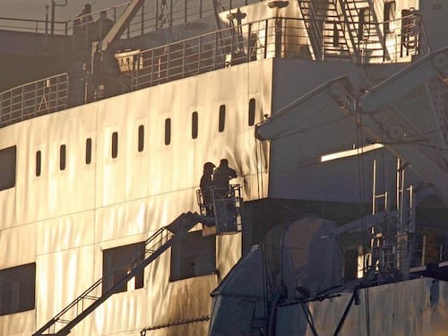 Brindisi, Norman Atlantic non smette di bruciare