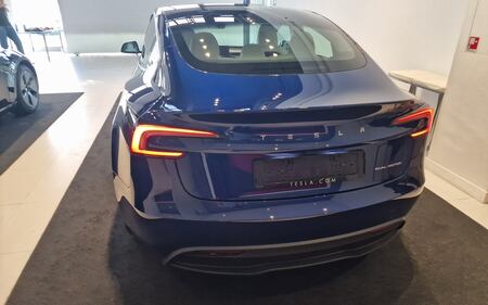 Tesla Model 3 restyling, guarda tutte le immagini 5