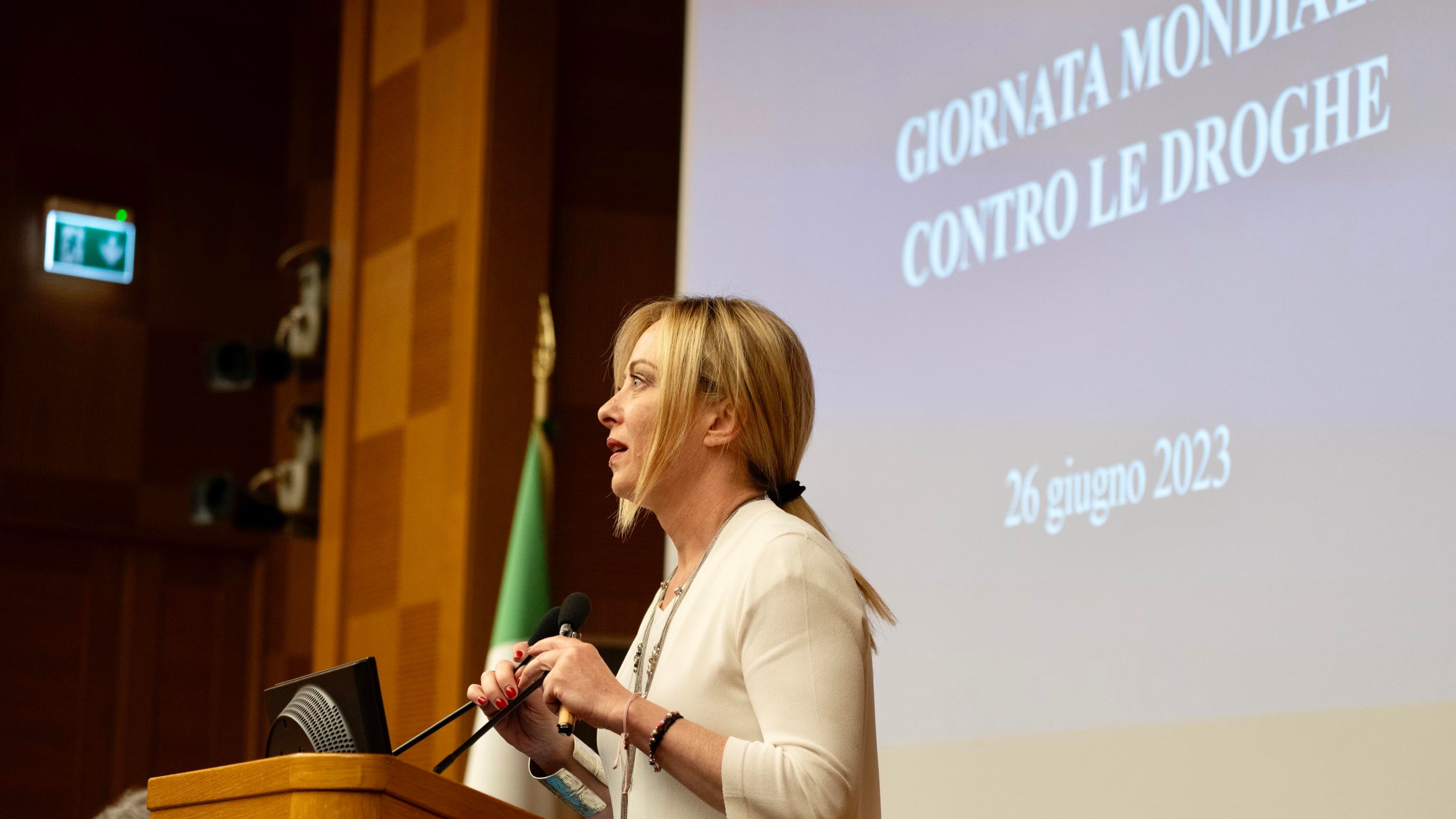 "Così ci pensa la mafia". La solita scenetta della sinistra sulle droghe