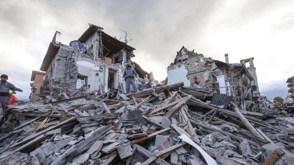 L'ultimo affondo sui terremotati: "Restate in hotel? Dovete pagare"