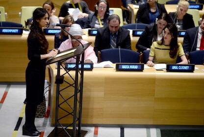 Amal Clooney con il "pancino" all'evento contro l'Isis 3
