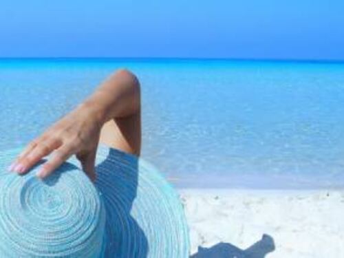 Prendere troppo sole senza protezione fa male ai vasi sanguigni
