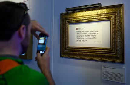 Ora i tweet di Donald Trump diventano opere per una mostra 7